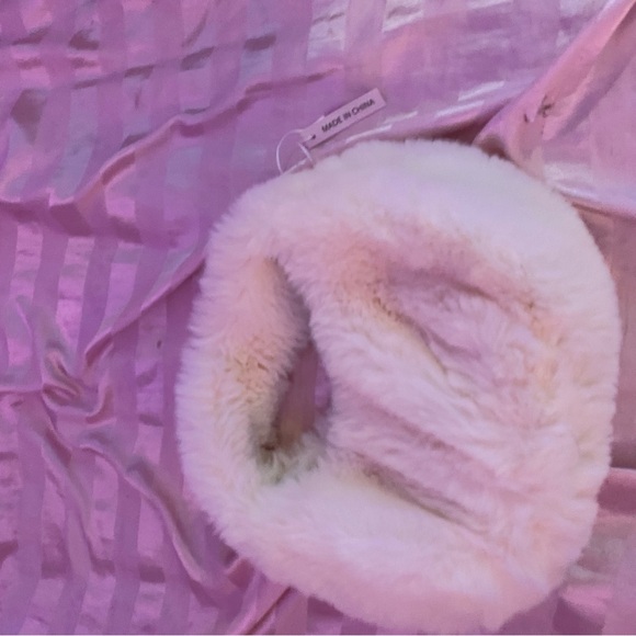 Cute wintercore cream fur handbag! - Picture 2 of 2